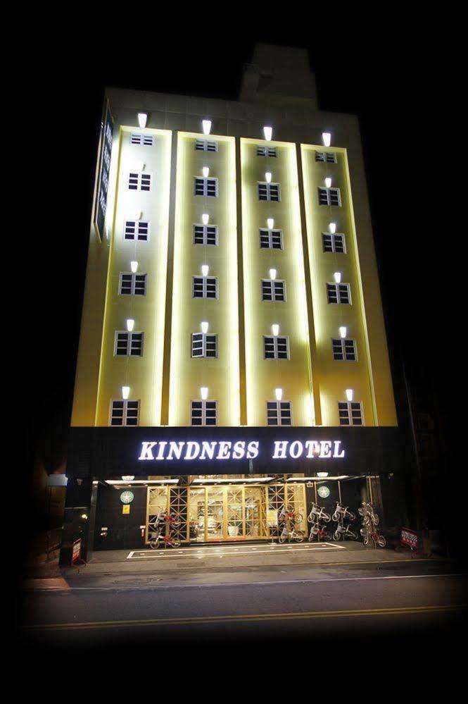 Kindness Hotel - Tainan Chihkan Tower Екстериор снимка